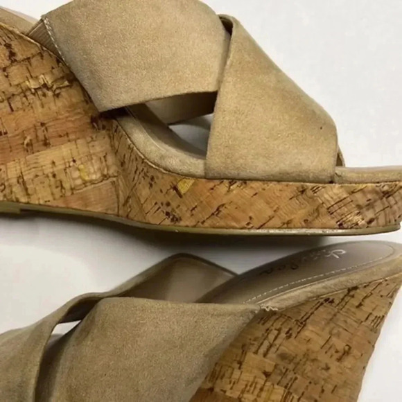 Charles by David Charles Latrice Nude Suede Wedge Sandals size 8 - Picture 5 of 7